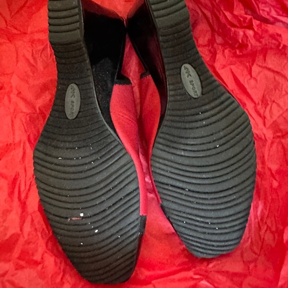 Anne Klein 8.5M Red and Black Wedge - Picture 9 of 11